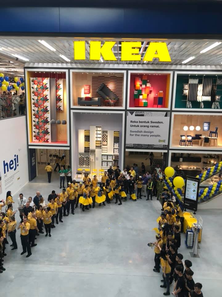 300 warga kerja IKEA menanti anda.