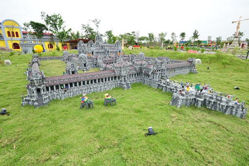 Check out this Angkor Wat at the Miniland.