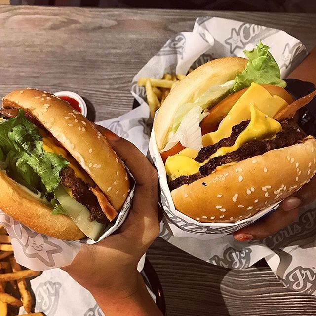 Kegemaran kami di Carl's Jr.