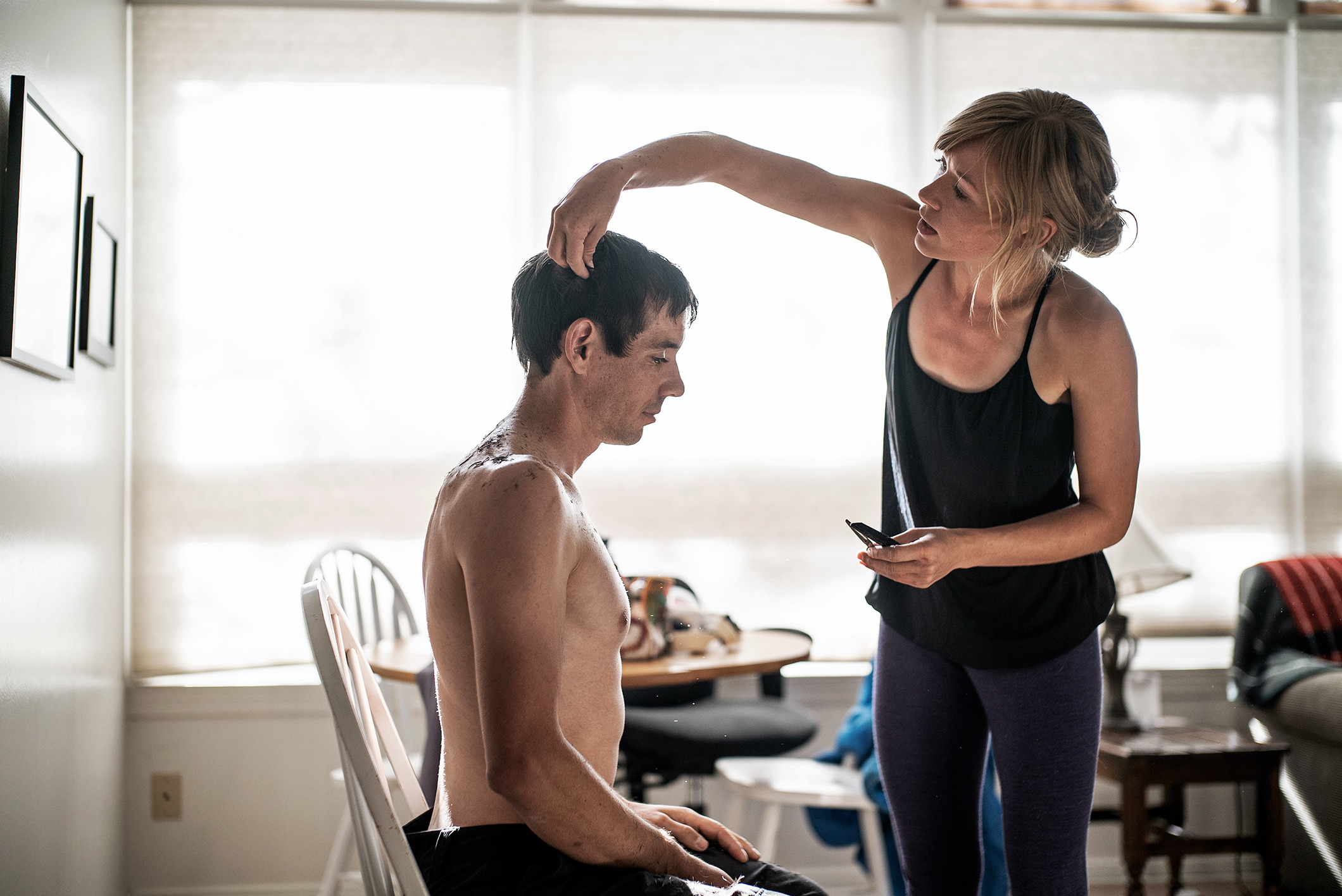 Hannold's girlfriend cutting his hair in the film