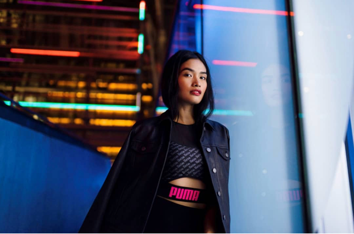 Ada koleksi pakaian.