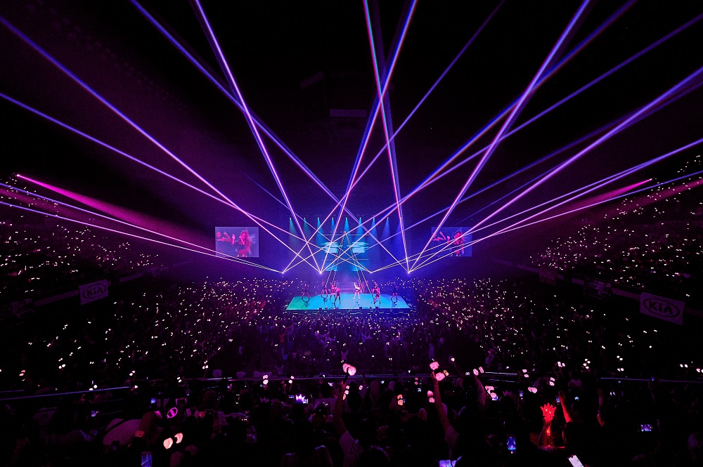 YG Entertainment Those lasers put all BLINKs in a trance that night.
