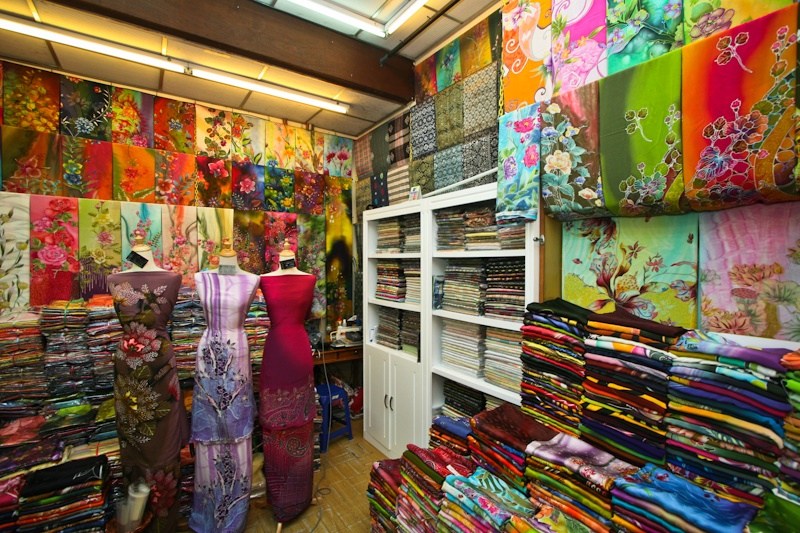 Gaya Travel Antara produk paling laris, batik Terengganu.