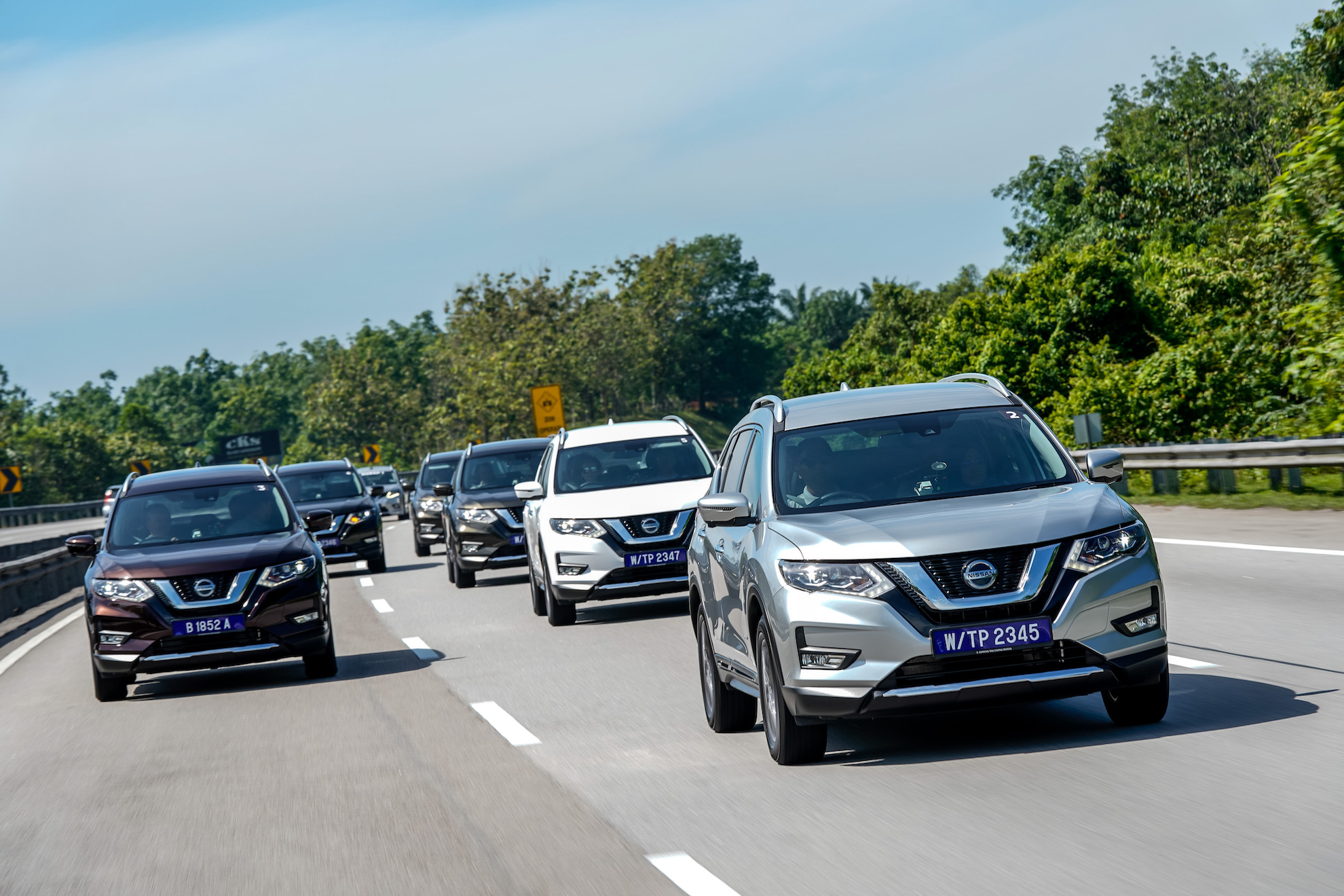 00001_nissan_x-trail_hybrid.jpg