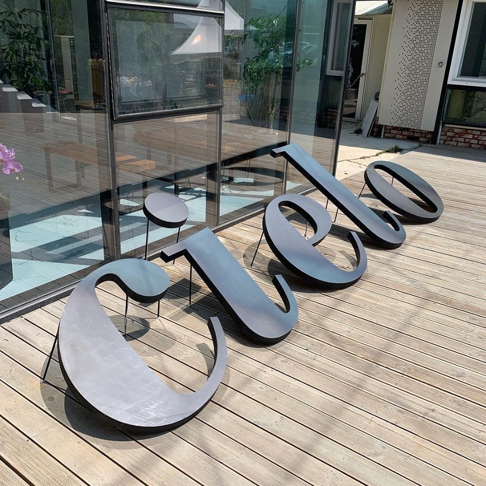 j.h______b / Instagram Welcome to Cielo 957.