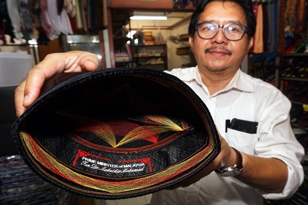 Bernama Wear your songkok like Tun.