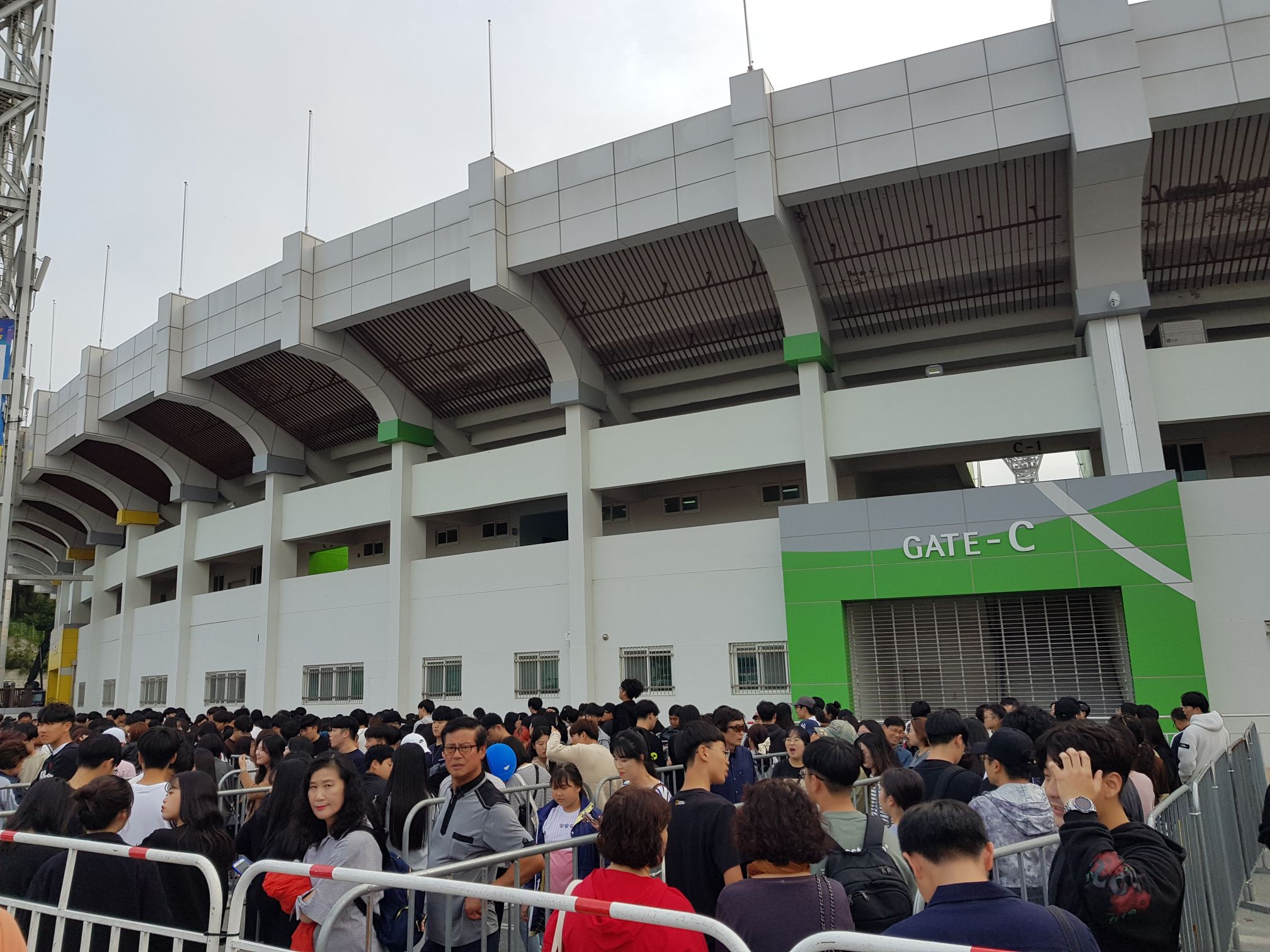The queue was loooonggg