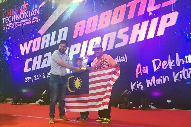Facebook/Erlim Danish Yati The teacher and his robot.