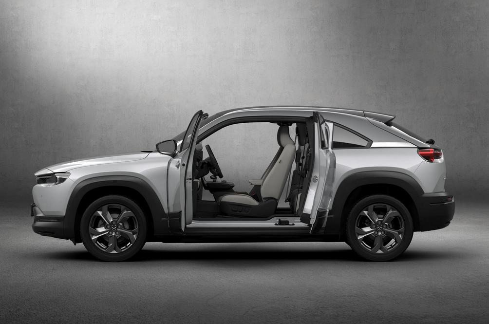 mazda_mx-30_debut-8.jpg