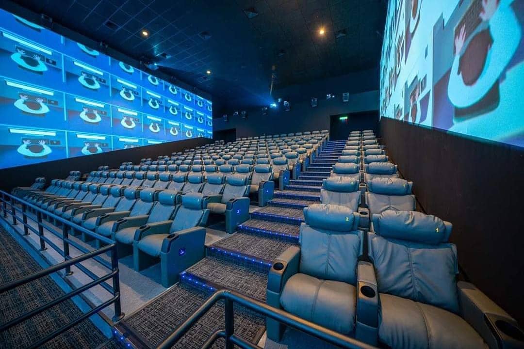 Left, right, middle; screens everywhere!