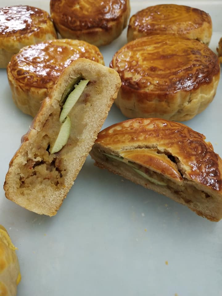 Yep: petai in a mooncake.