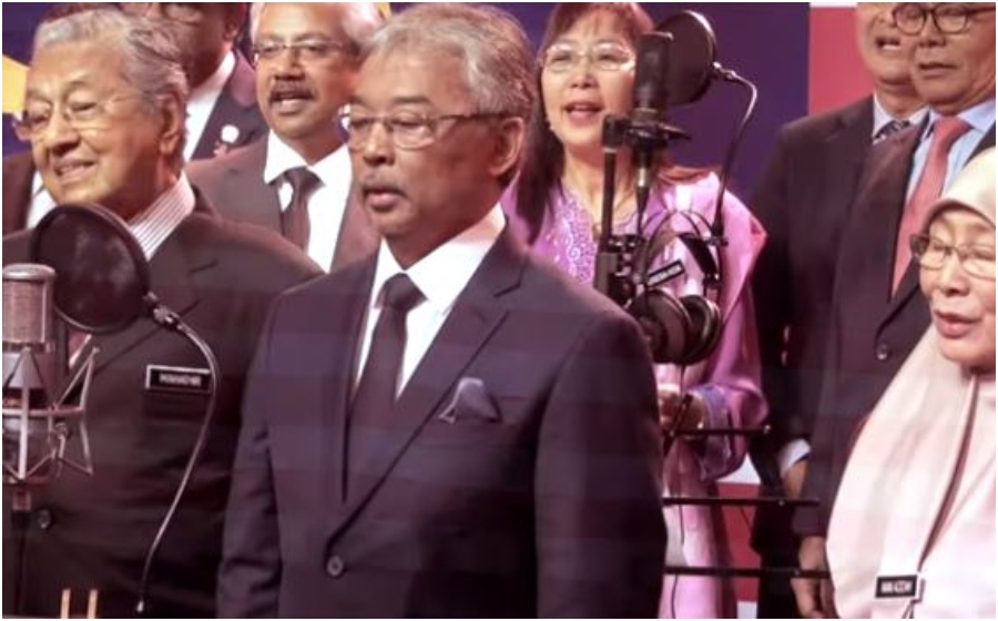 agong-nyanyi-lagu-patriotik_1.jpg