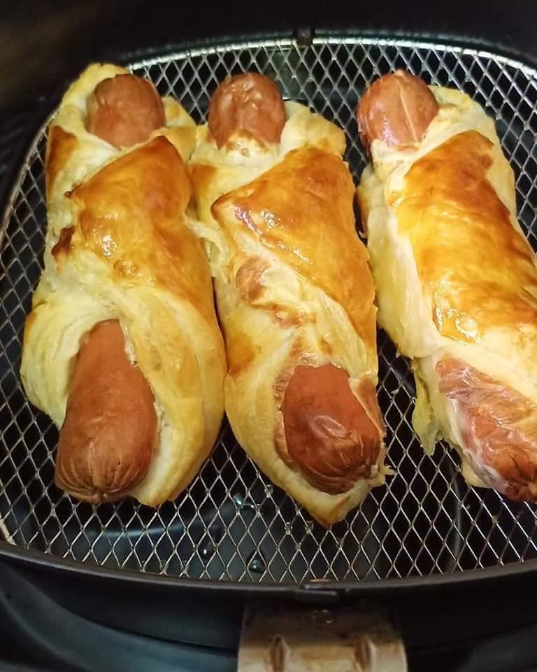 Facebook/Kuali Mama Hot dogs are the best dogs.