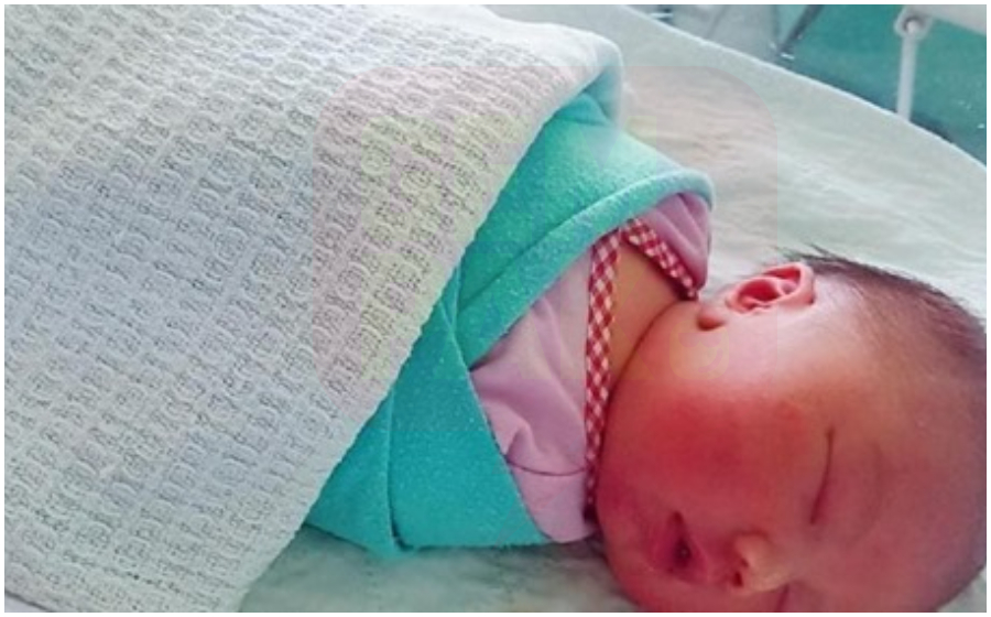 bayi-beranak-dalam-kereta.jpg