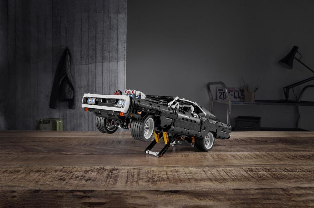 doms_dodge_charger_fast_and_furious_lego-1.jpg