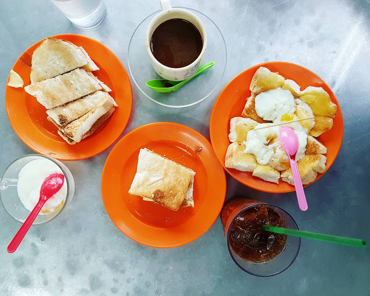 A hearty and tasty breaktast.