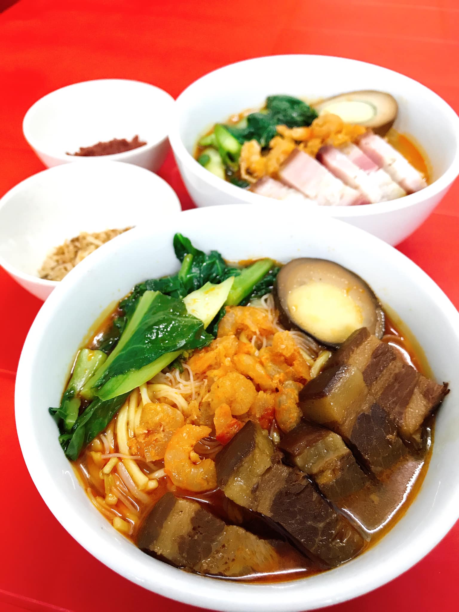 Grace up the bed of noodles.