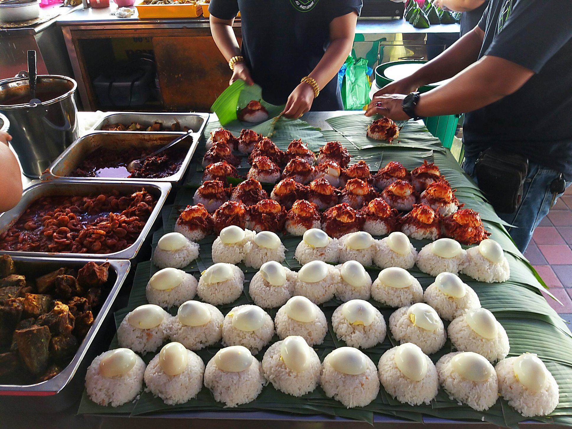 Squid, prawn, fish, anchovies and salted fish are among the choices.