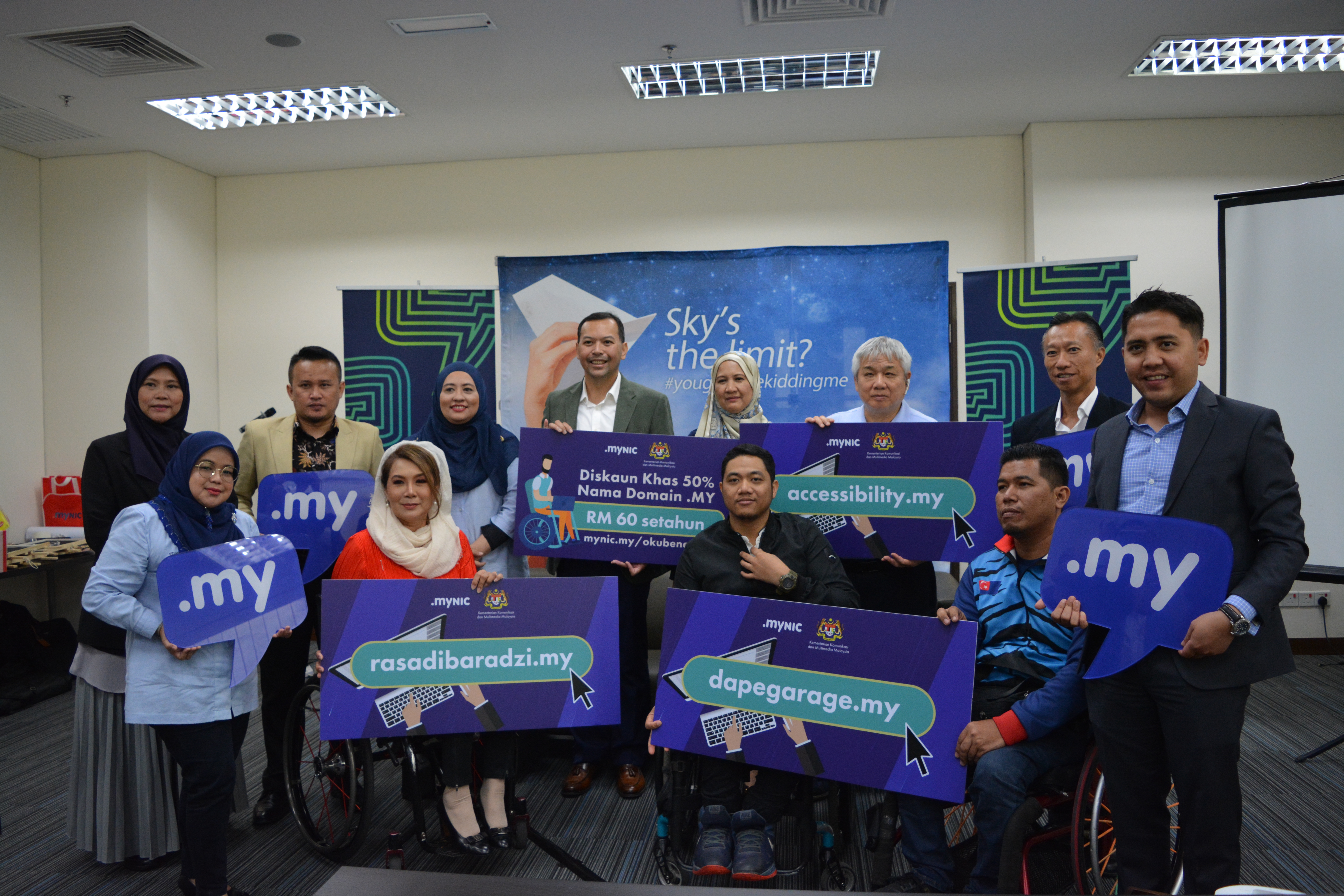 (From left) OKU Sentral founder and chairman Ras Adiba Mohd Radzi, MYNIC Chief Executive Officer Datuk Hasnul Fadhly Hasan, MYNIC Chief Operations Officer Norzaiton Senusi, National Council for the Blind Malaysia Executive Director Moses Choo, and Founder of DAPE Garage Mohd Afiq Barni.