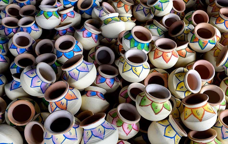 The pots come in different shades.