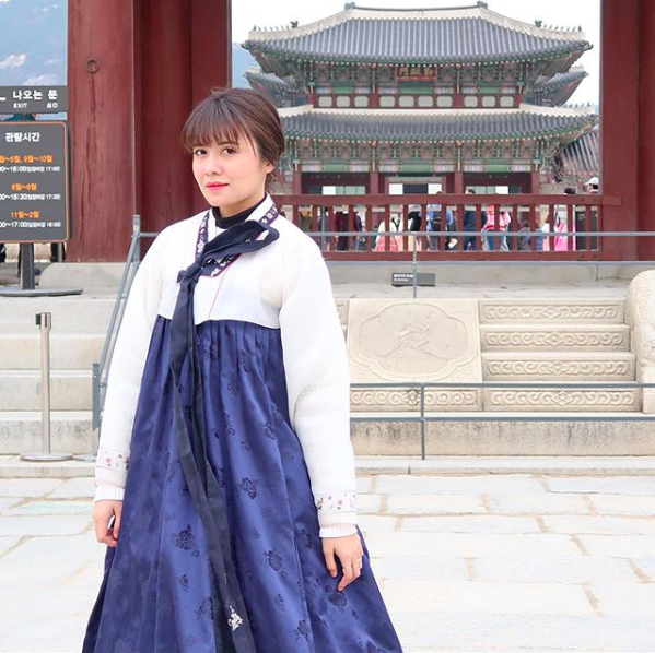 Well anyone would say she looks Korean in this picture.