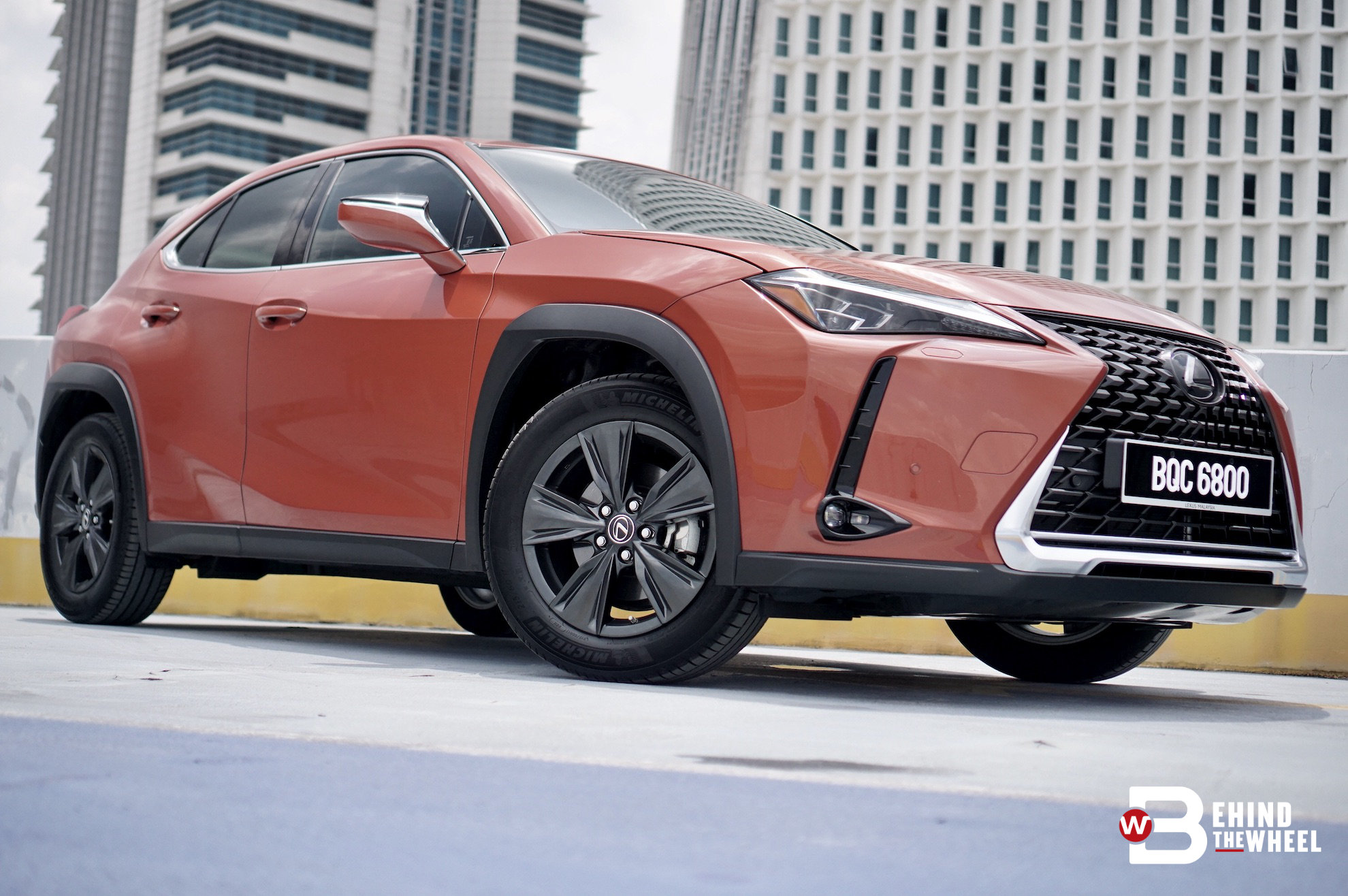 00002_lexus_ux_200_urban.jpg