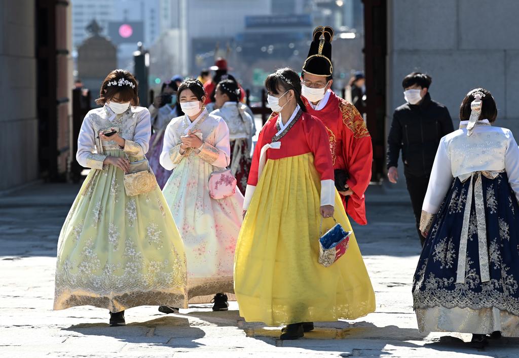 Masks are still popular everywhere