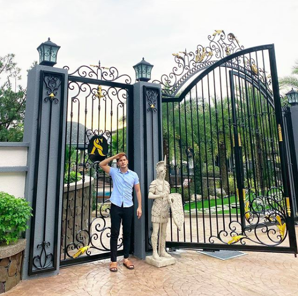 @aliffsyukriterlajaklaris Instagram Aliff standing in front of his house gates.