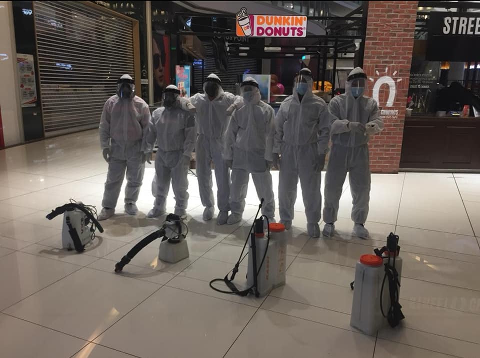 The mall jumped into action.