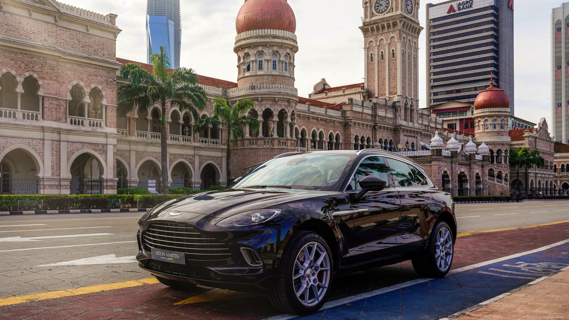 aston-martin-dbx-mi.jpg