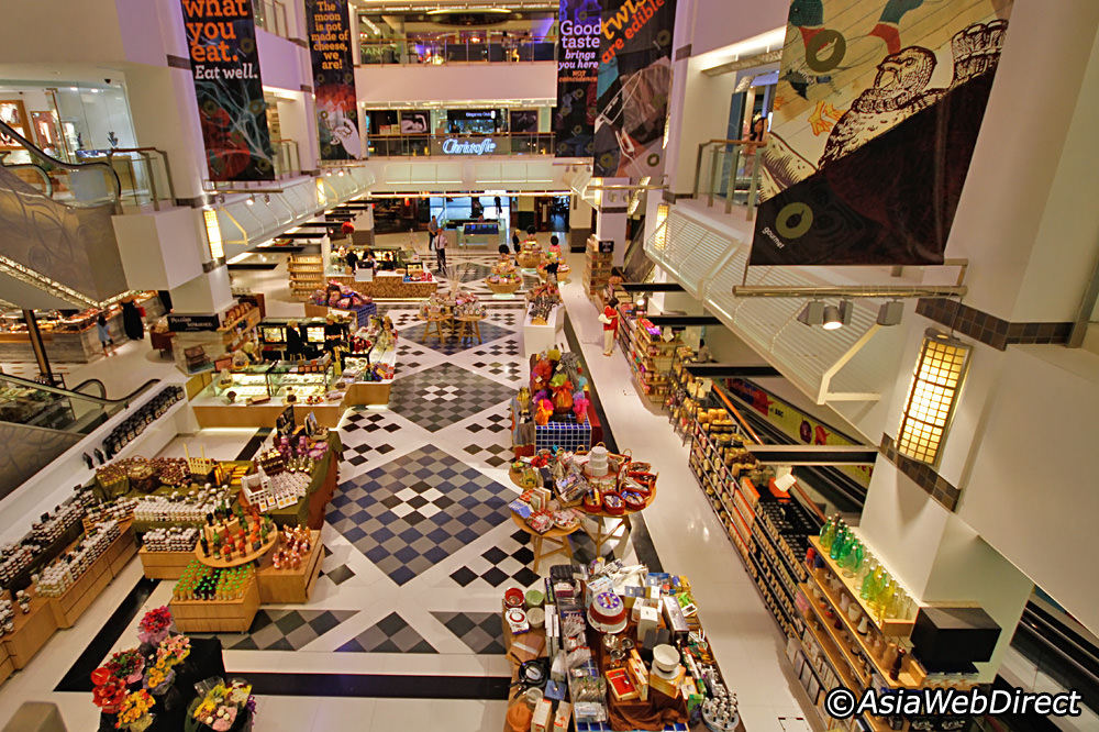 The Origani store is located on the ground floor of the mall.