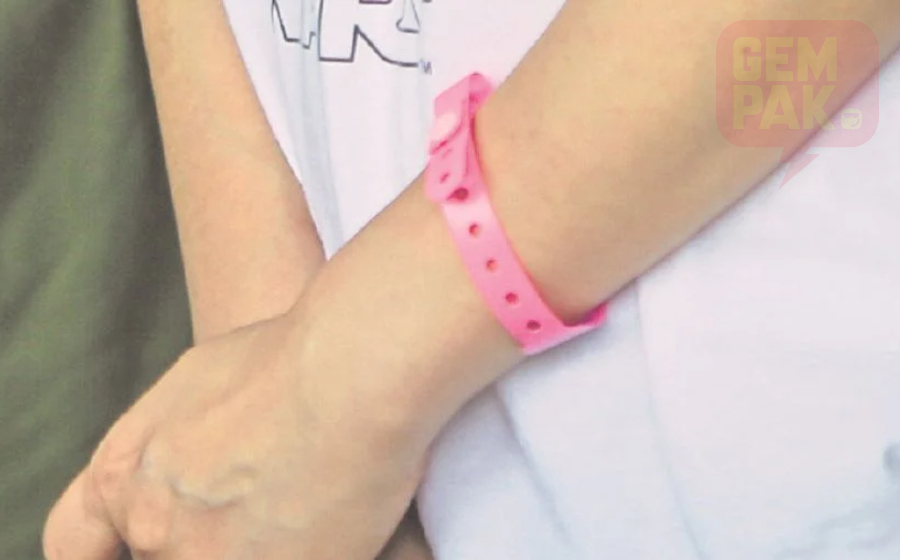 gelang-pink-kain-putih-header.jpg