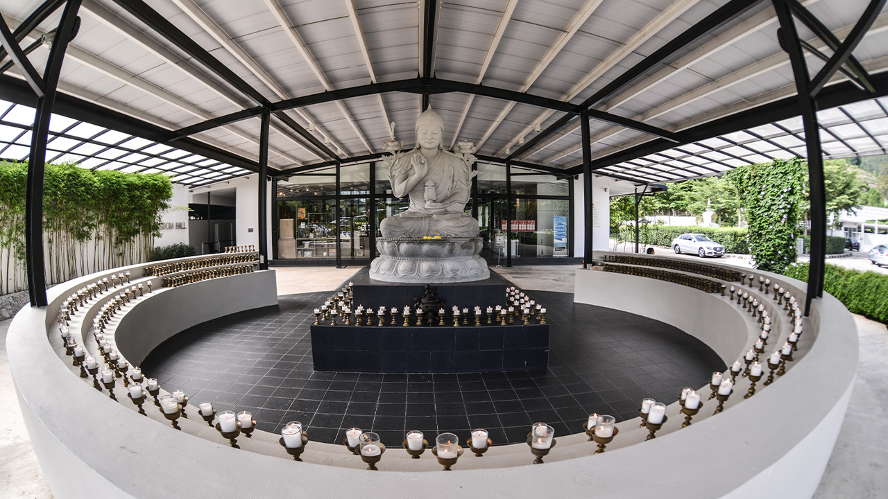 You'll be parking near this statue
