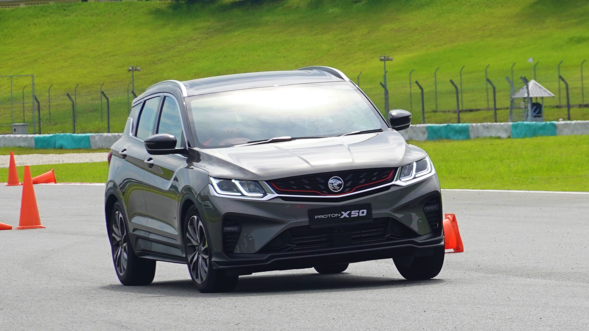 proton-x50-preview-drive-mi.jpg