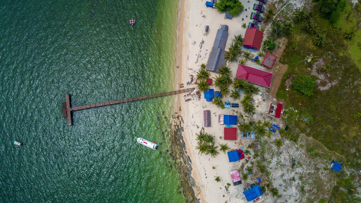 Rusukan Besar Island