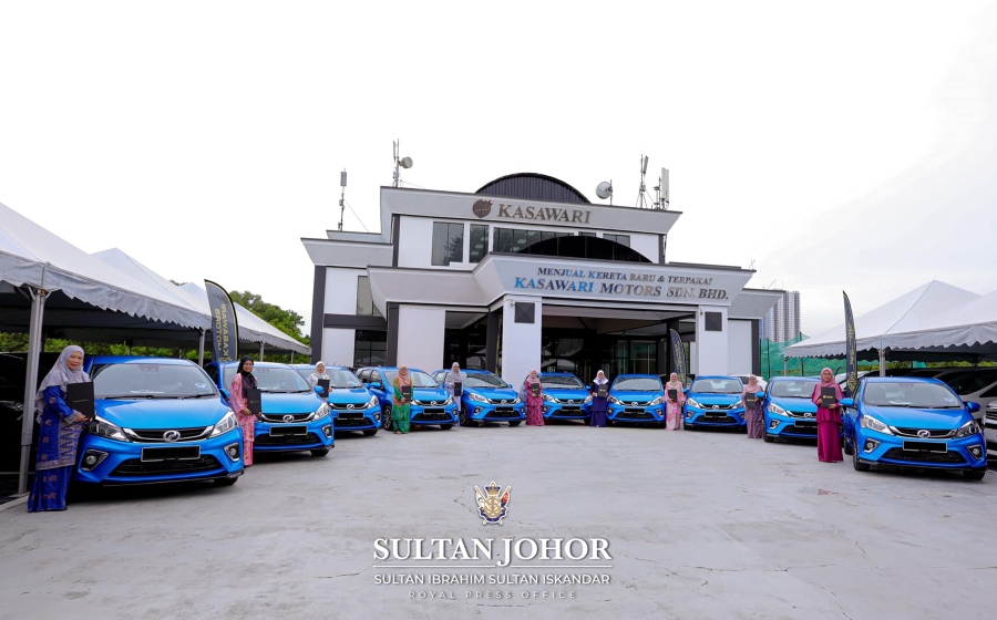 sultan-ibrahim-kurnia-kereta-10-jururawat.jpg