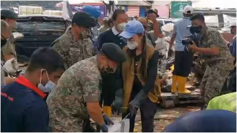 michelle-yeoh-banjir.jpg