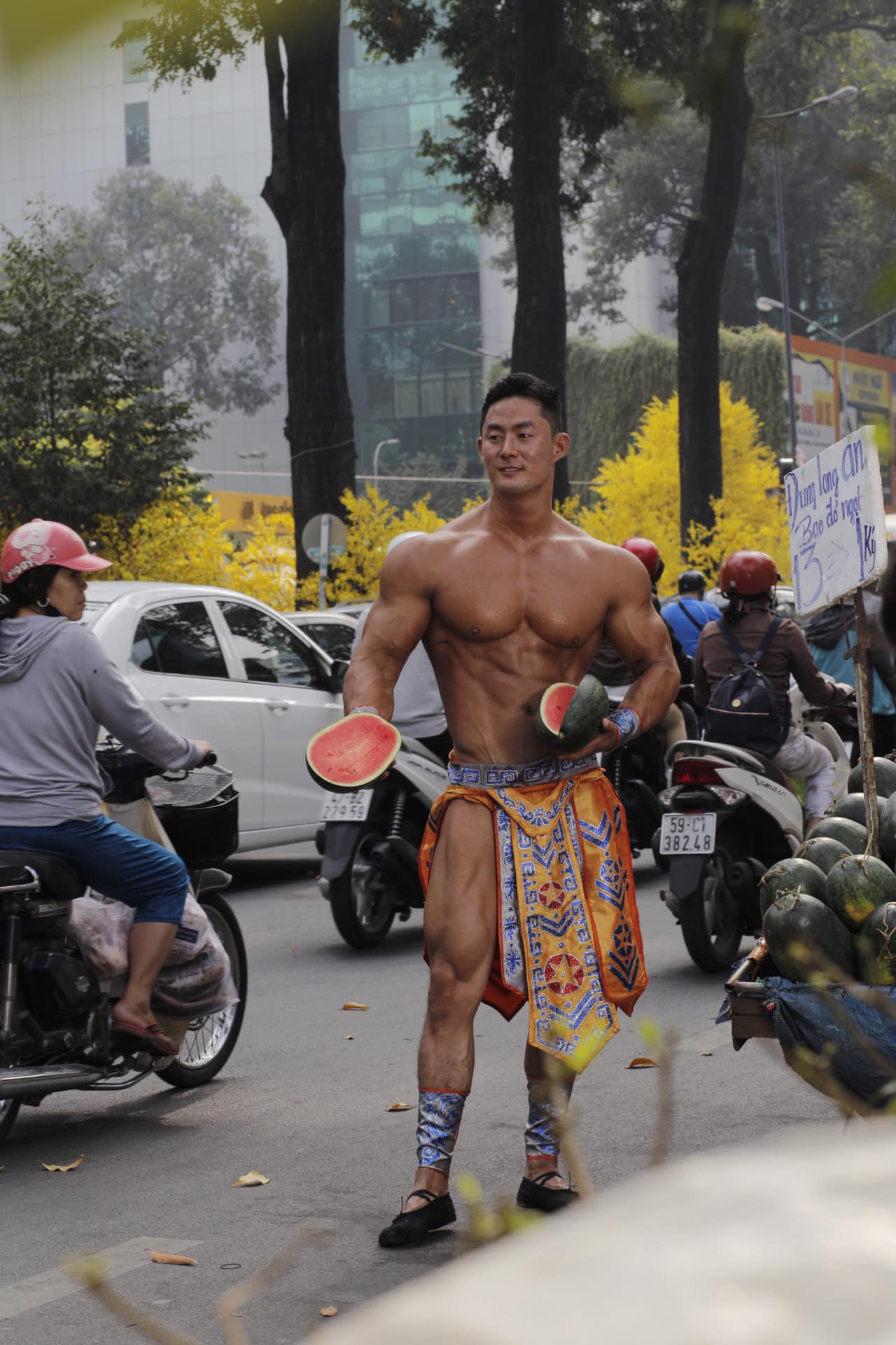 We wonder if the hero has muscles like Lee.