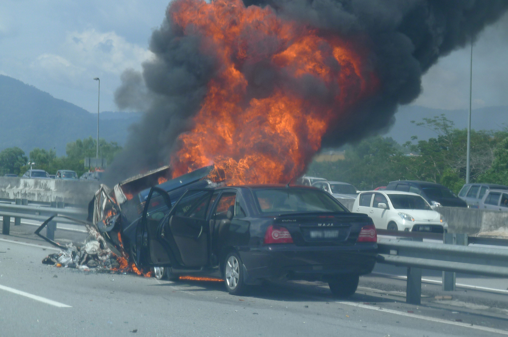 car_accident_vehicle_fire_malaysia-1.jpg
