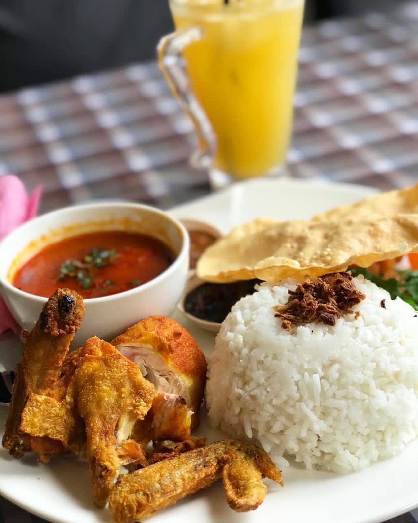 They have Chicken Rice set too.