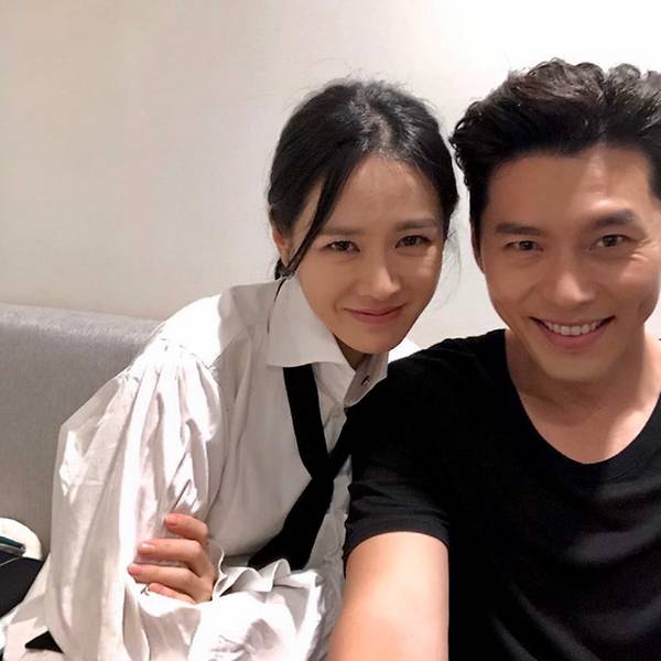 @yejinhand Instagram Aww, lovebirds.