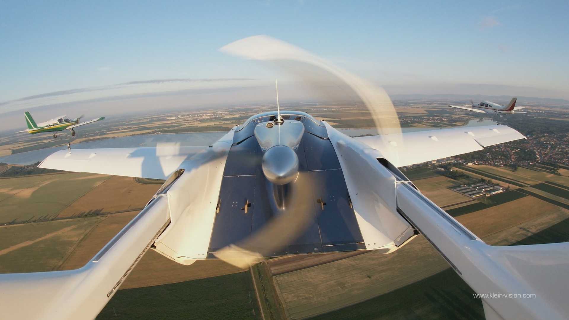 The fixed propeller in action.