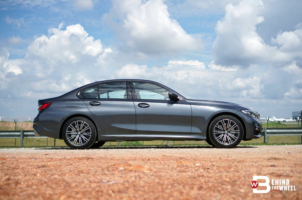 bmw-330e-m-sport-exterior_main.jpg