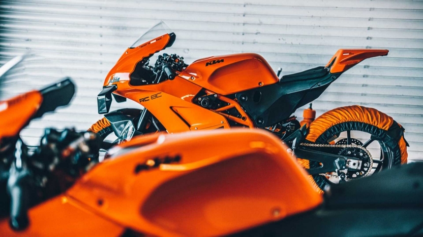 ktm-rc-8c-mi.jpg