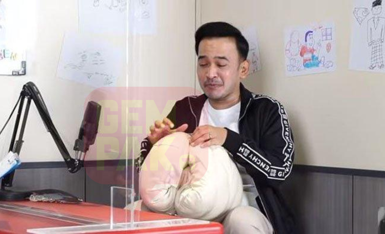 ruben-onsu-bantal.jpg