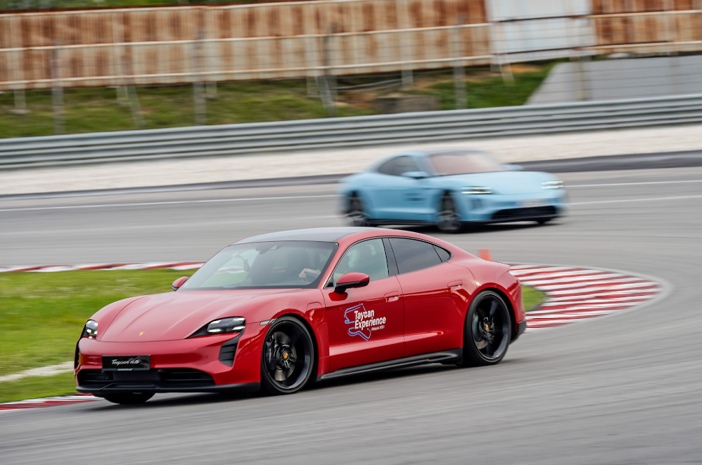 main_porsche_taycan_sic.jpg