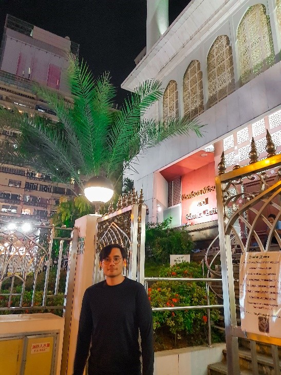 Muzzil at Kowloon Mosque