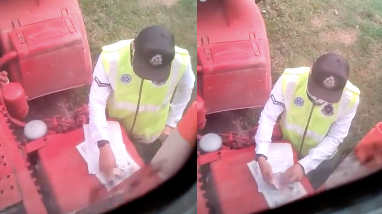 police-bribe.png