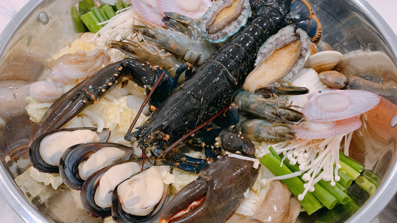 live lobster at jeju seafood hotpot
