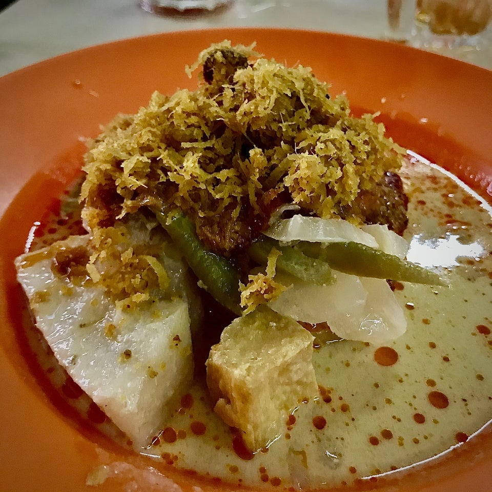 Lontong Seksyen 14 Food Court